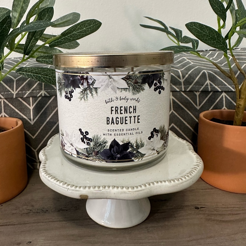 Brand new - Bath & Body Works 3-Wick candle